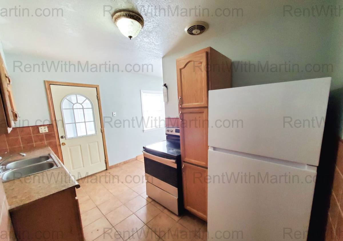 Apartment for rent at 1112-1114 Byron Ave, Waterloo, IA 50702