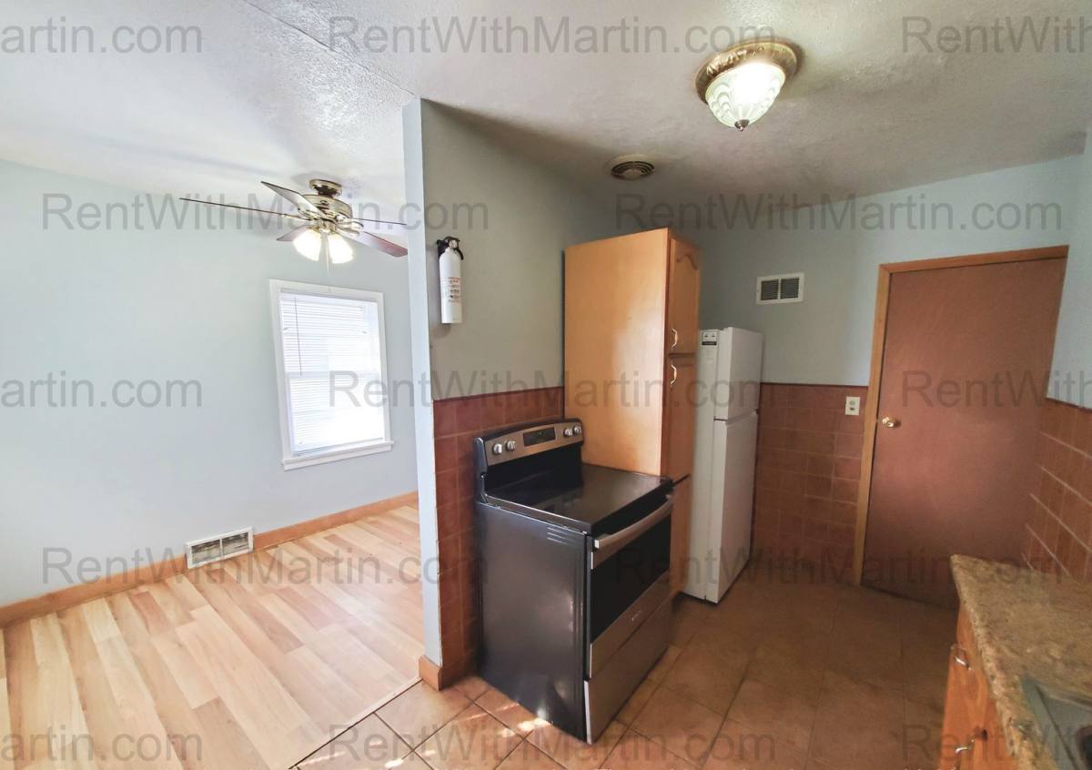 Apartment for rent at 1112-1114 Byron Ave, Waterloo, IA 50702