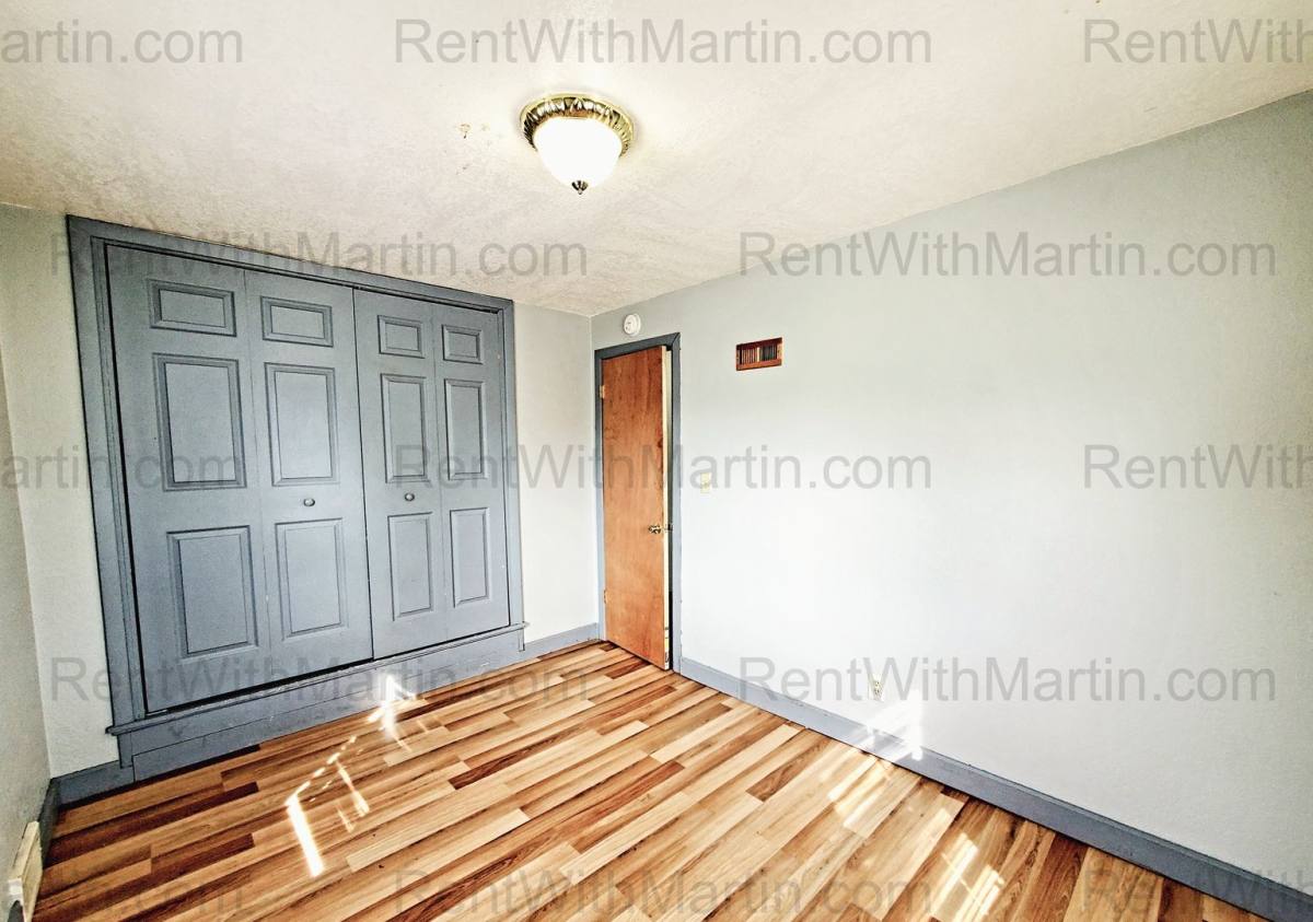 Apartment for rent at 1112-1114 Byron Ave, Waterloo, IA 50702