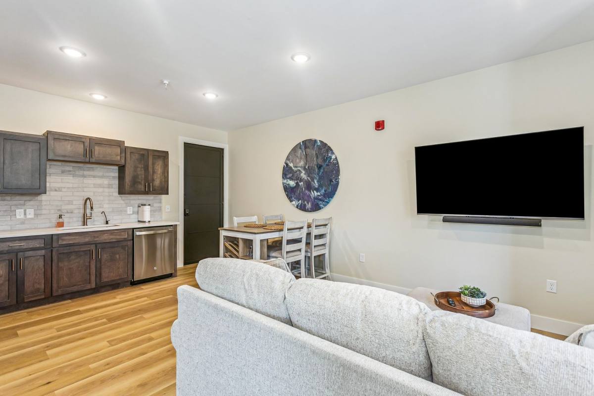 Apartment for rent at 212 S Greenwood, Wichita, KS 67211
