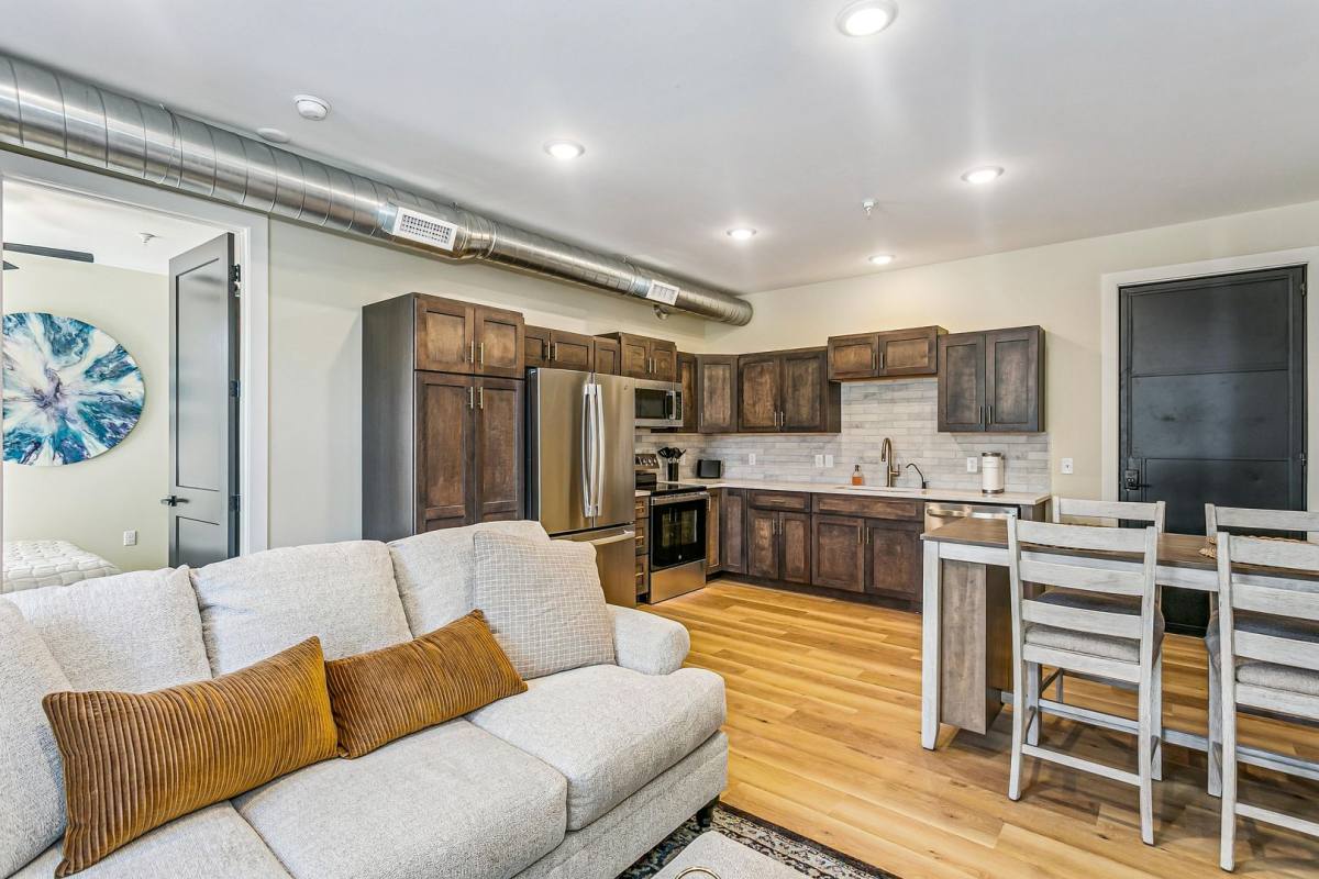 Apartment for rent at 212 S Greenwood, Wichita, KS 67211