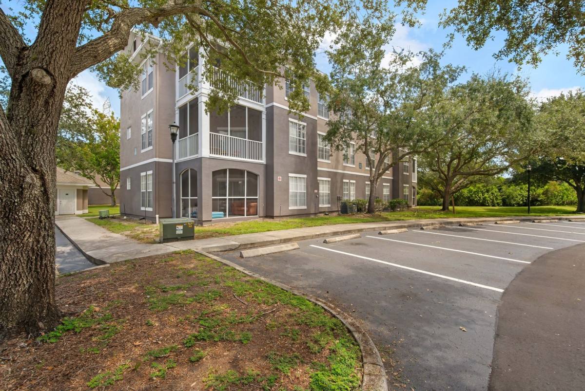 Apartment for rent at 9301 Crescent Loop Circle, Tampa, FL 33619