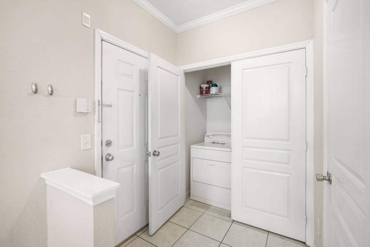 Apartment for rent at 9301 Crescent Loop Circle, Tampa, FL 33619