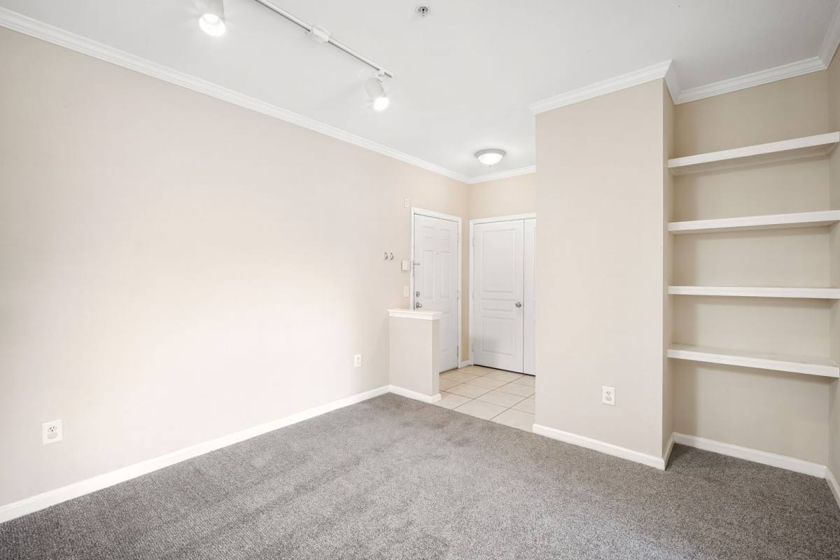 Apartment for rent at 9301 Crescent Loop Circle, Tampa, FL 33619