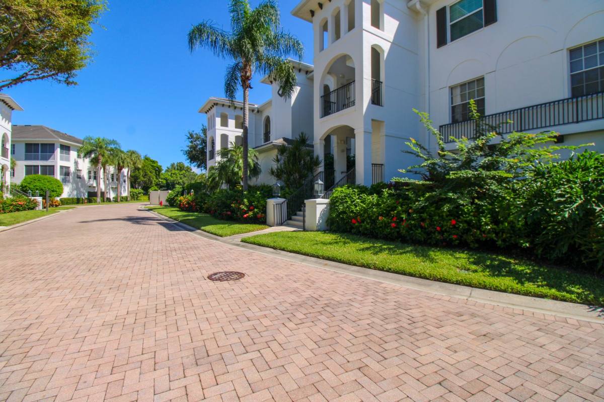 Apartment for rent at 825 Bentwater Circle, Naples, FL 34108
