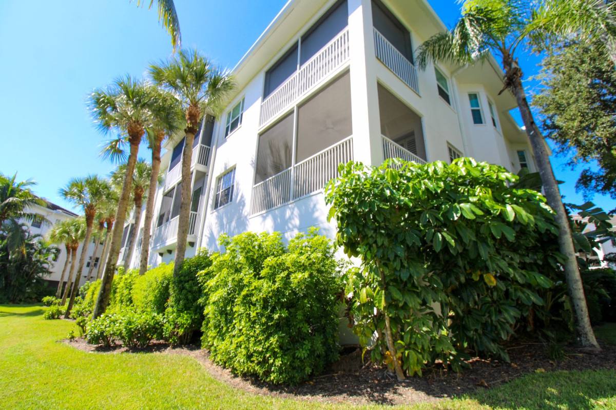 Apartment for rent at 825 Bentwater Circle, Naples, FL 34108