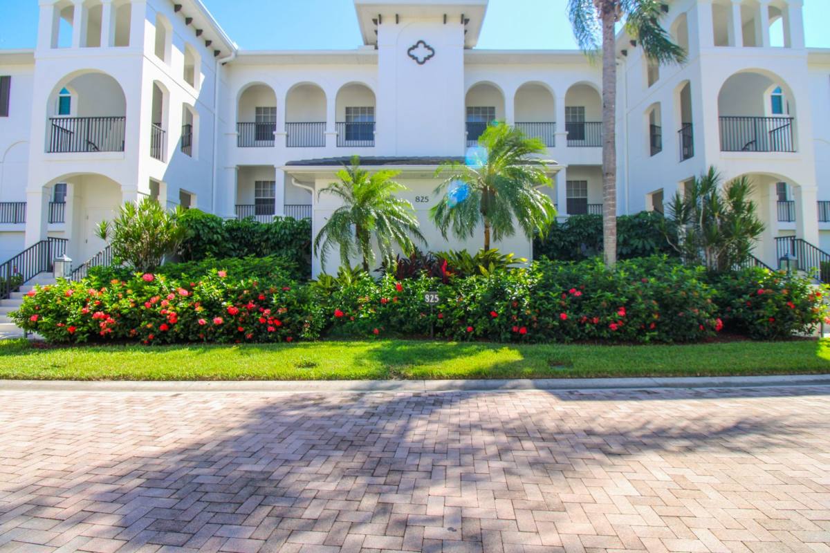 Apartment for rent at 825 Bentwater Circle, Naples, FL 34108