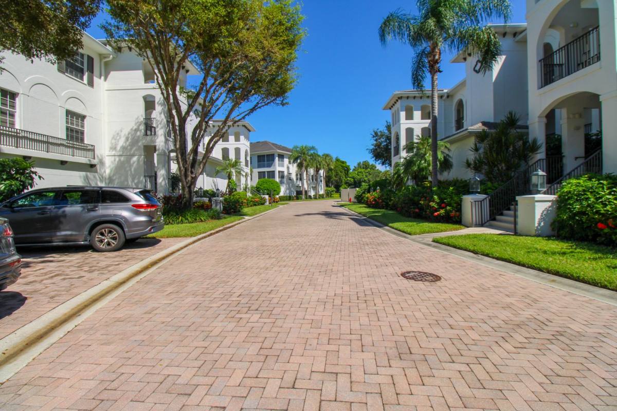 Apartment for rent at 825 Bentwater Circle, Naples, FL 34108