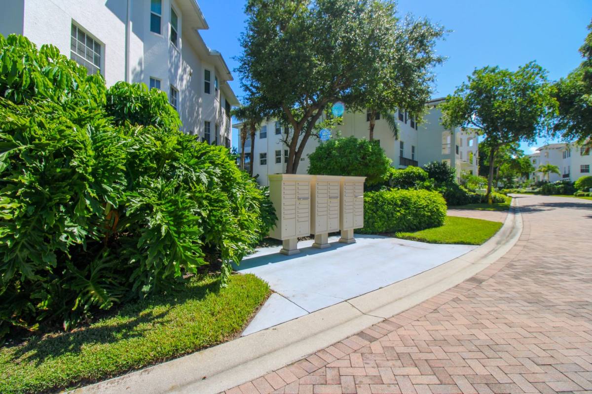 Apartment for rent at 825 Bentwater Circle, Naples, FL 34108