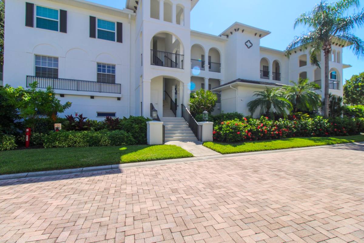 Apartment for rent at 825 Bentwater Circle, Naples, FL 34108