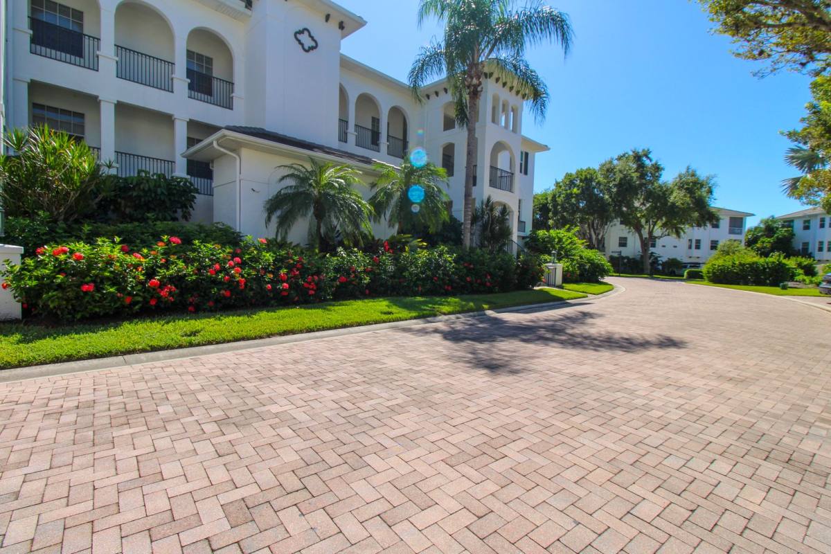 Apartment for rent at 825 Bentwater Circle, Naples, FL 34108