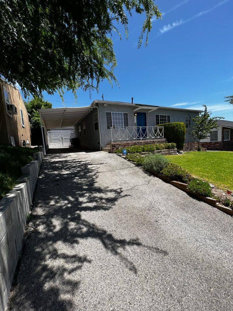 House for rent at 3343 Santa Carlotta St, La Crescenta, CA 91214