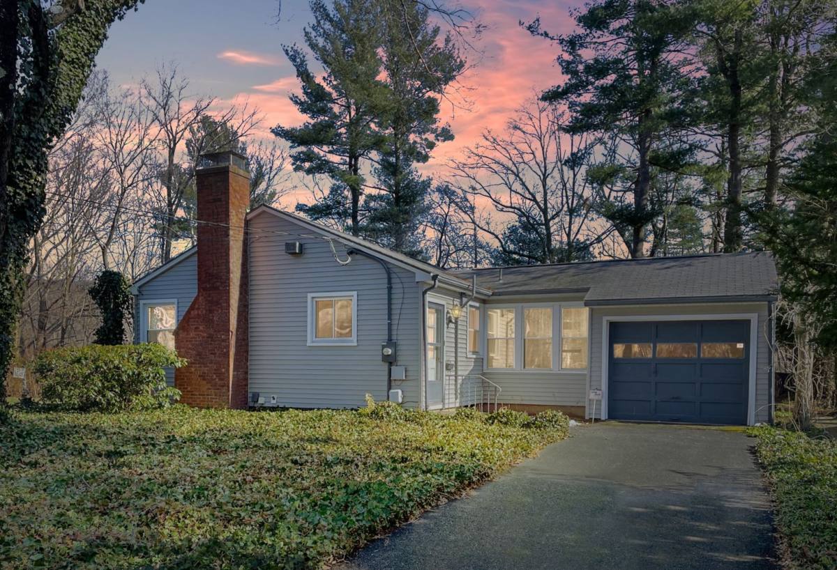 House for rent at 95 Riverside Dr, Hamden, CT 06518