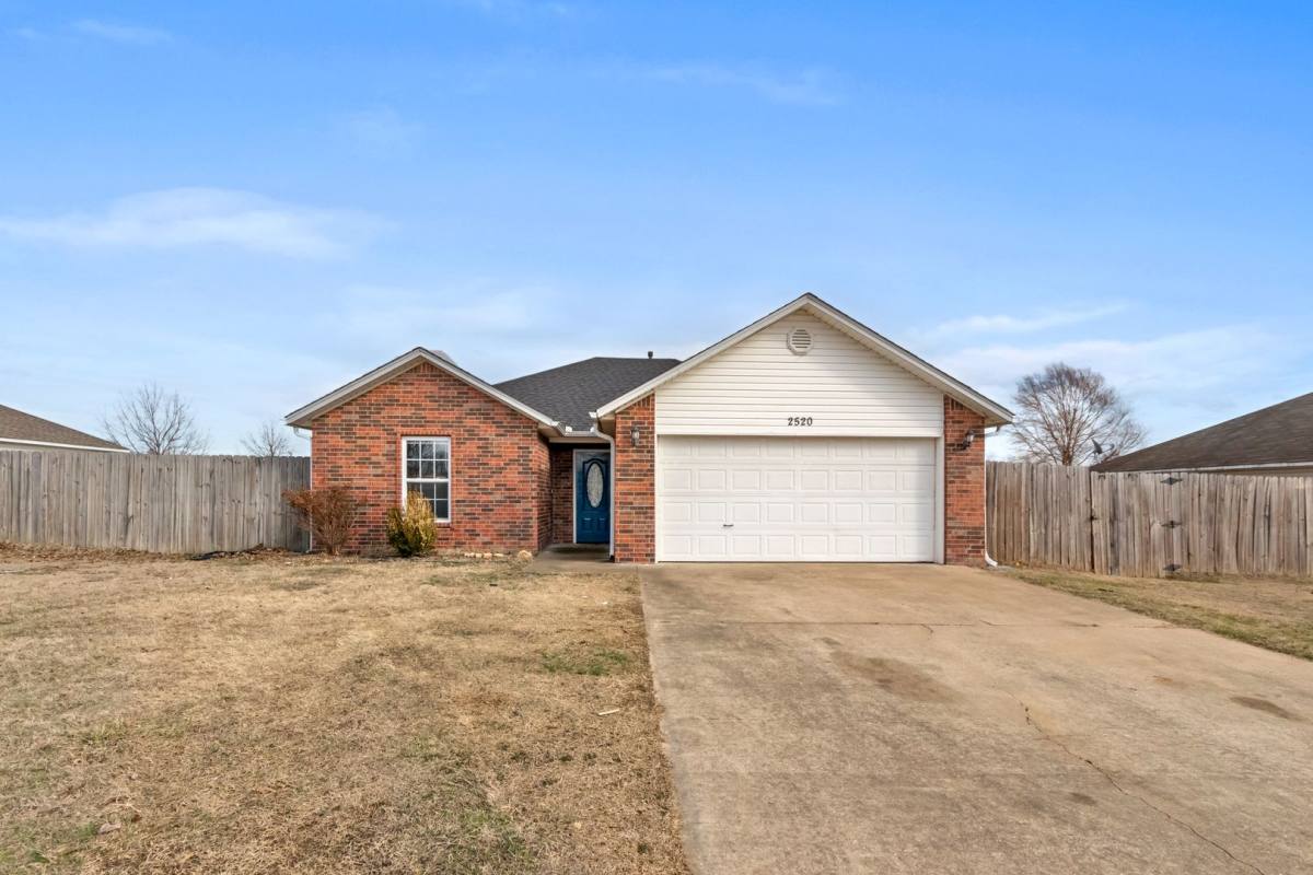 House for rent at 2520 D J Duvall Dr, Pea Ridge, AR 72751