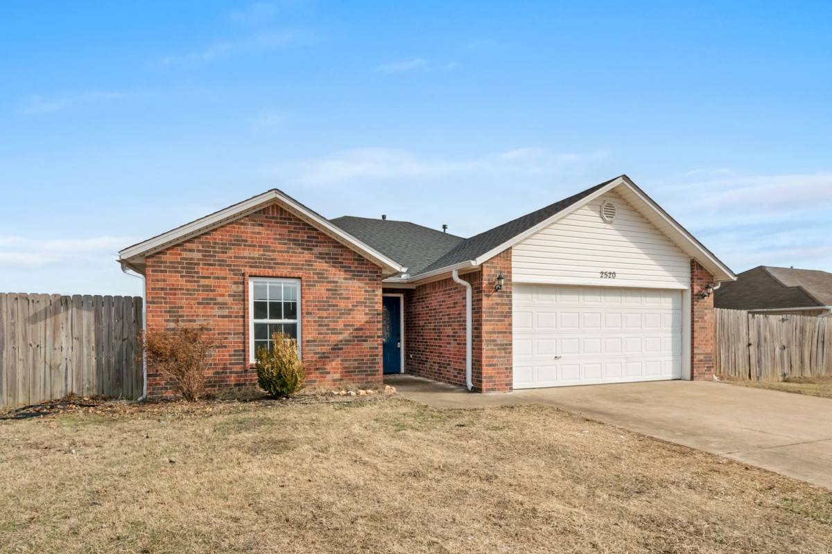 House for rent at 2520 D J Duvall Dr, Pea Ridge, AR 72751