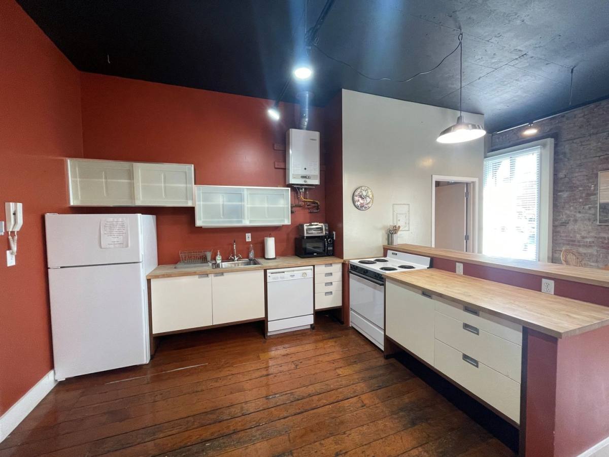 Apartment for rent at 422 1st St, Eureka, CA 95501
