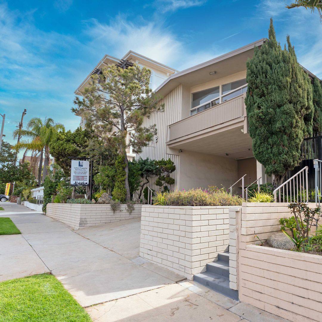 Apartment for rent at 11712 Darlington Ave, Los Angeles, CA 90049