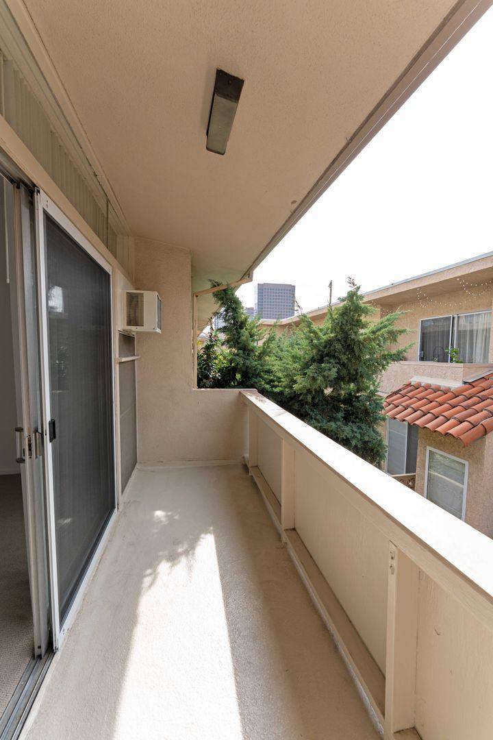 Apartment for rent at 11712 Darlington Ave, Los Angeles, CA 90049