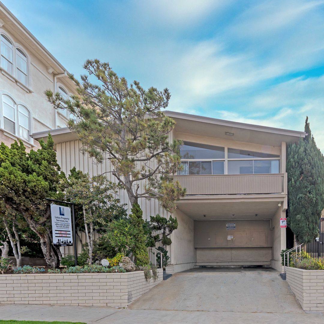 Apartment for rent at 11712 Darlington Ave, Los Angeles, CA 90049