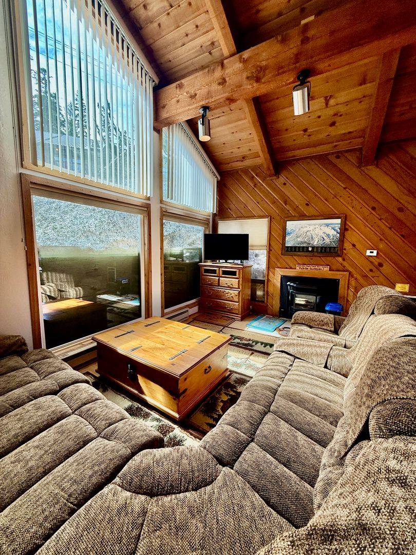 Townhouse for rent at 273 Rainbow Lane #2364, Mammoth Lakes, CA 93546