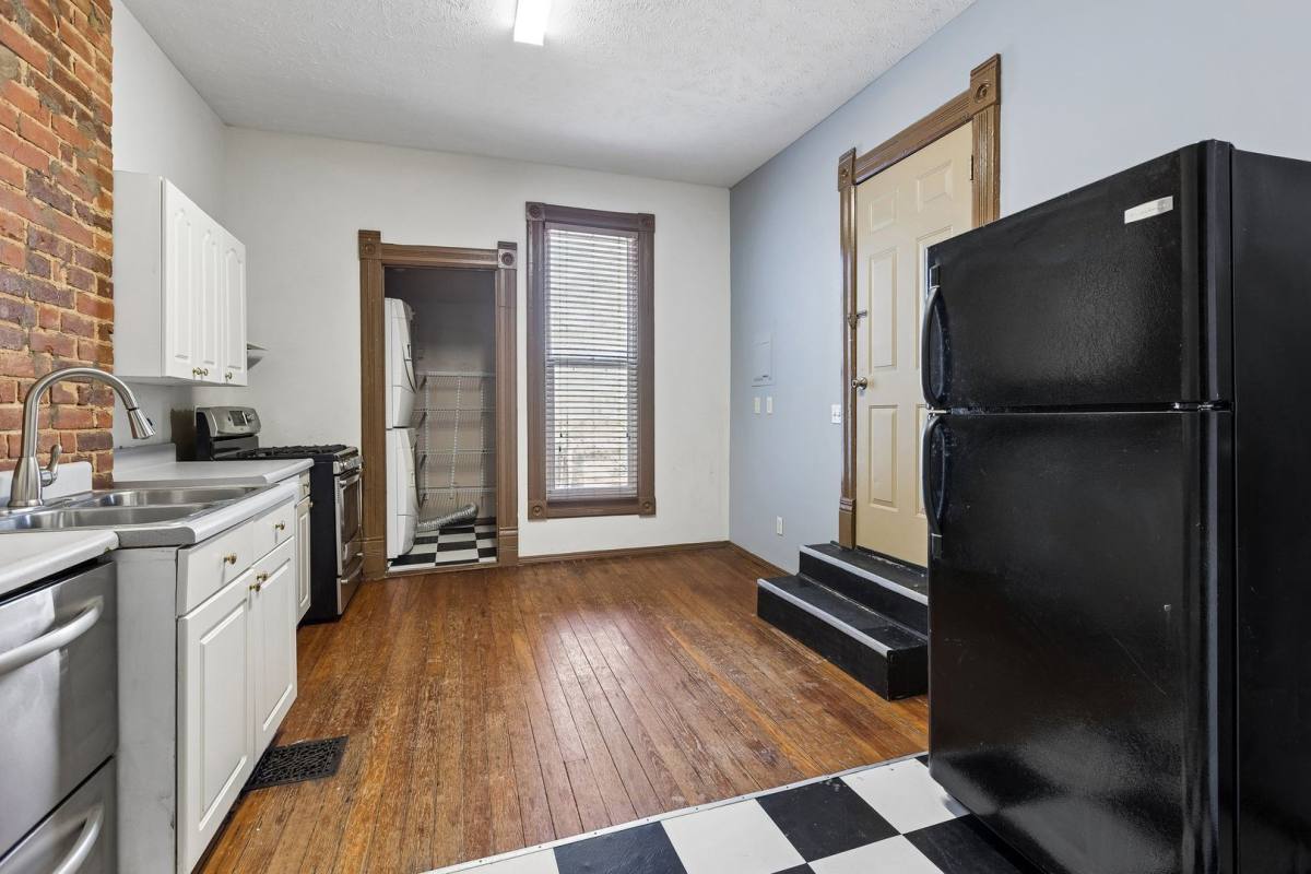 Apartment for rent at 1313 S 32nd St, Omaha, NE 68105