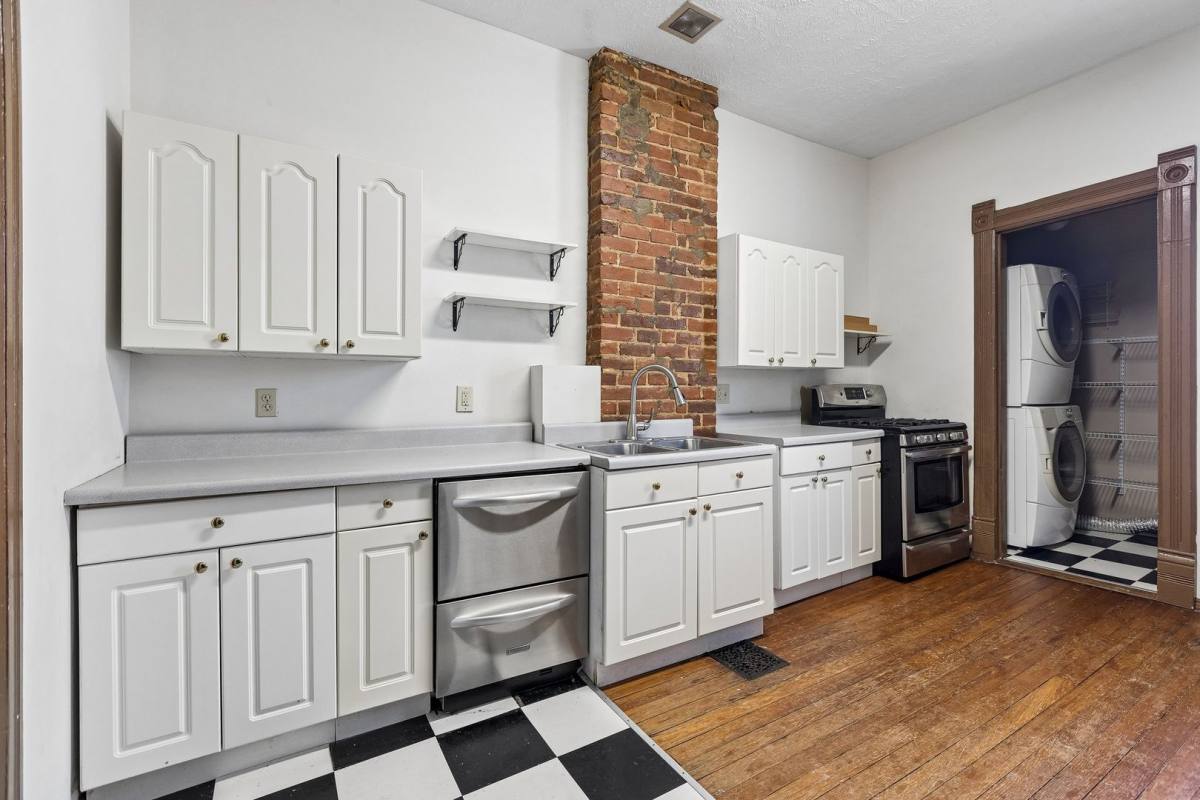 Apartment for rent at 1313 S 32nd St, Omaha, NE 68105