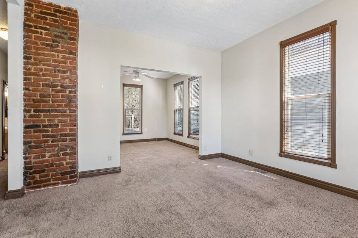 Apartment for rent at 1313 S 32nd St, Omaha, NE 68105