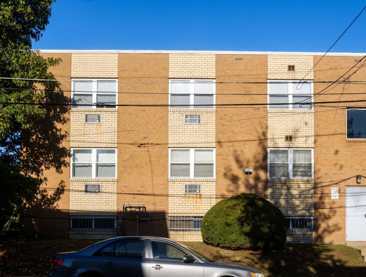 Apartment for rent at 700 W Walnut Lane, Philadelphia, PA 19144