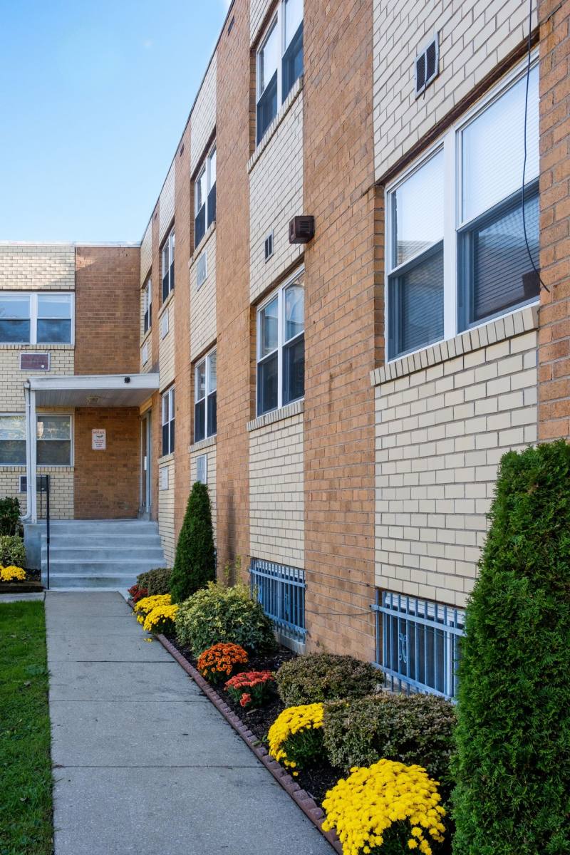 Apartment for rent at 700 W Walnut Lane, Philadelphia, PA 19144