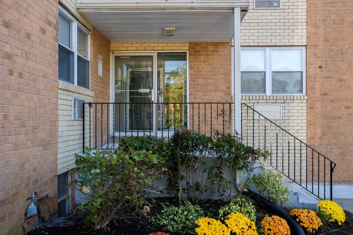 Apartment for rent at 700 W Walnut Lane, Philadelphia, PA 19144