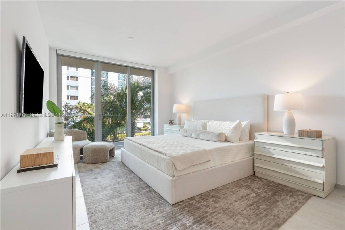House for rent at 10281 W Bay Harbor Dr, Miami Beach, FL 33154
