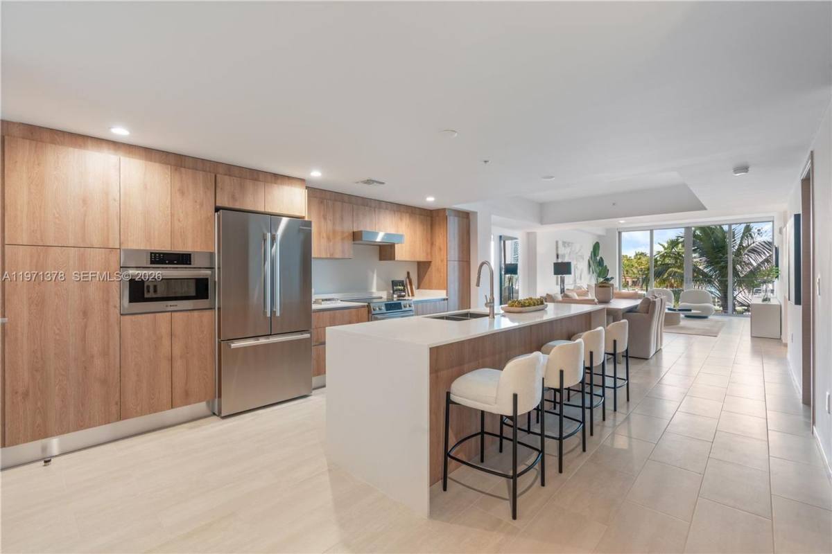 House for rent at 10281 W Bay Harbor Dr, Miami Beach, FL 33154