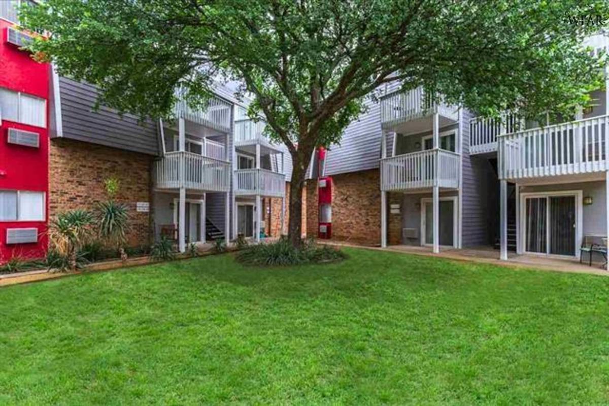 Apartment for rent at 2612 SW Parkway, Wichita Falls, TX 76308
