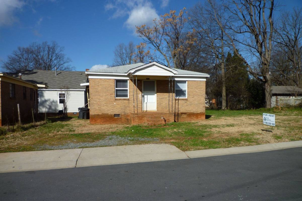 House for rent at 2414 Wilson Ave, Charlotte, NC 28208
