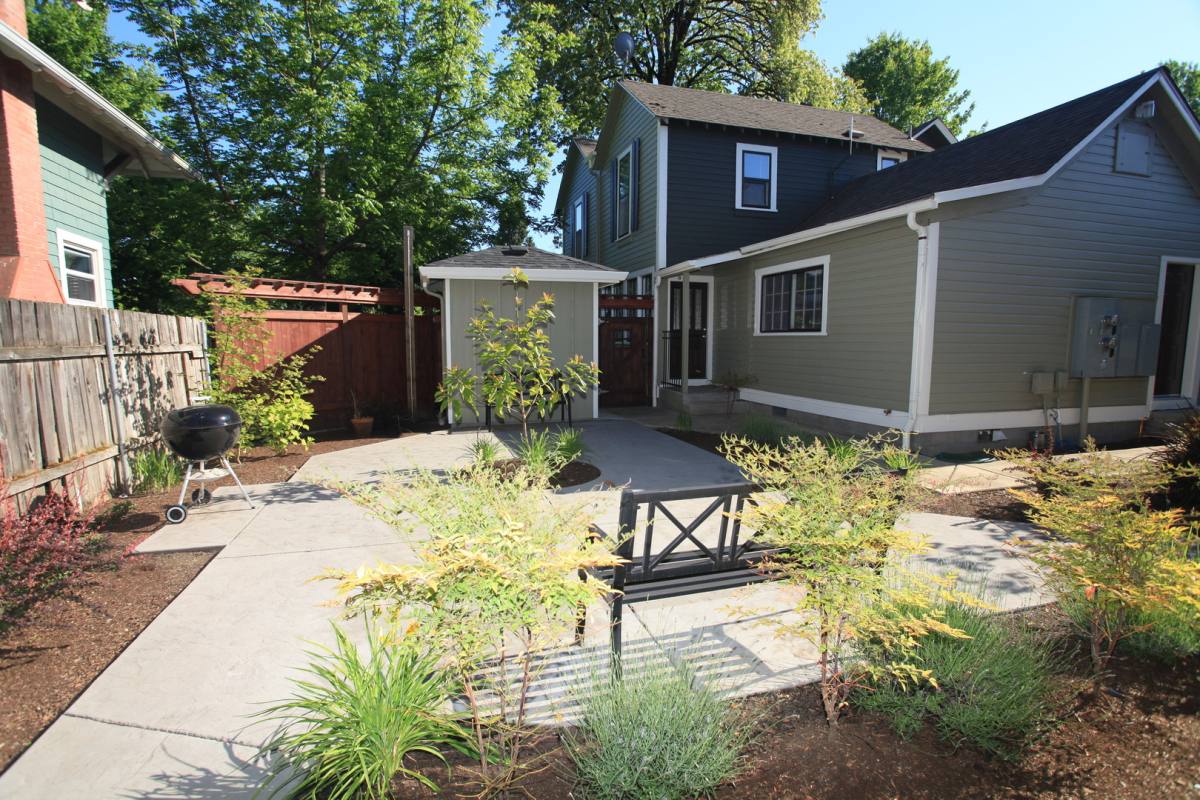 Apartment for rent at 527 W 10th Ave, Eugene, OR 97401