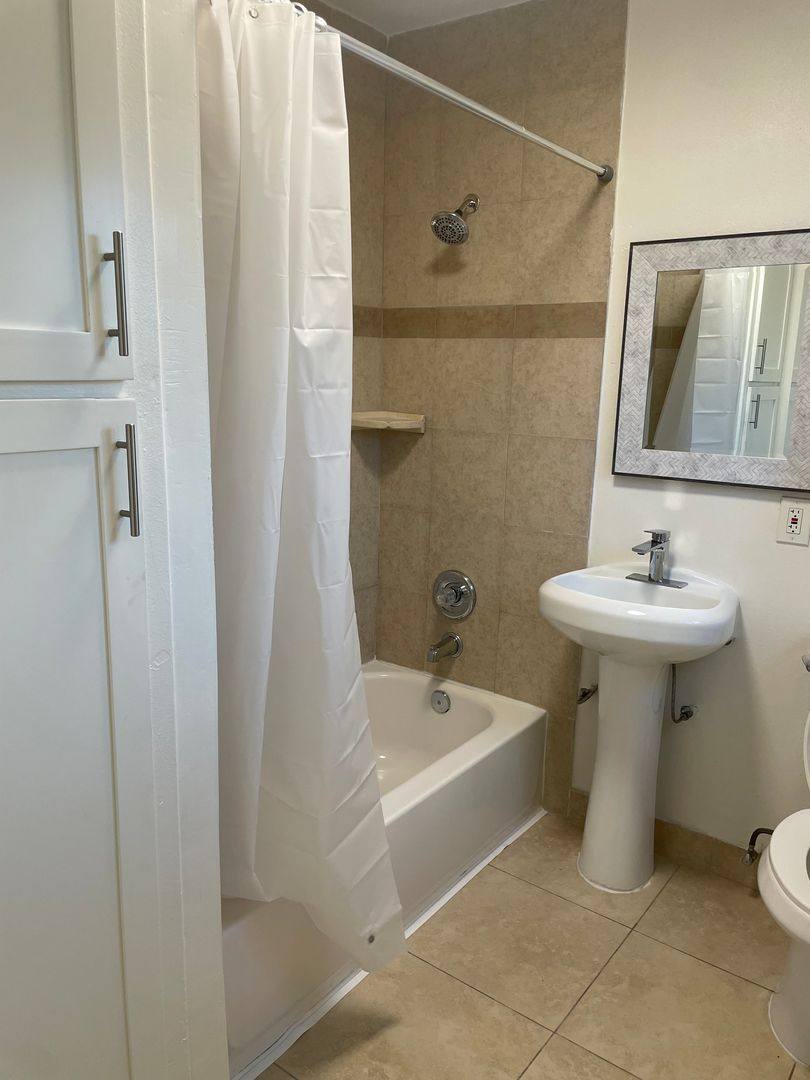 Apartment for rent at 537 & 543 S E St, Anaheim, CA 92805