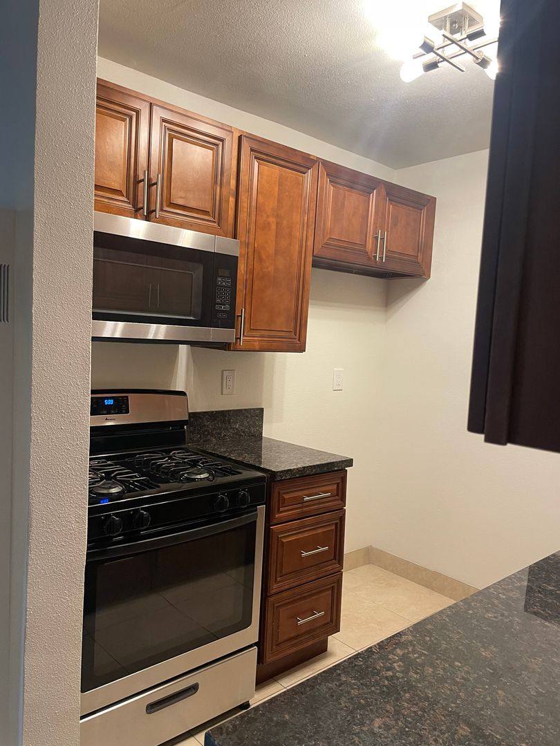 Apartment for rent at 537 & 543 S E St, Anaheim, CA 92805