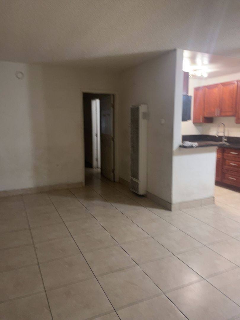 Apartment for rent at 537 & 543 S E St, Anaheim, CA 92805