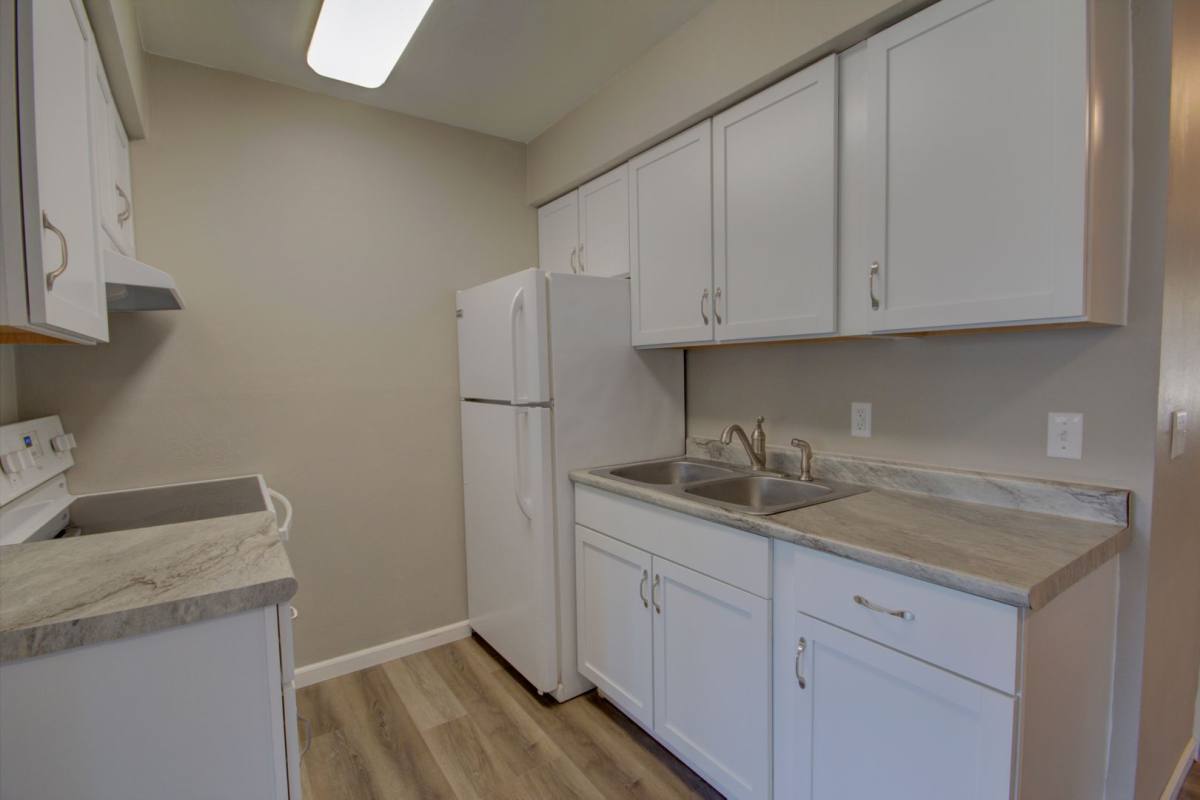 Apartment for rent at 614 E 15th St, Davenport, IA 52803