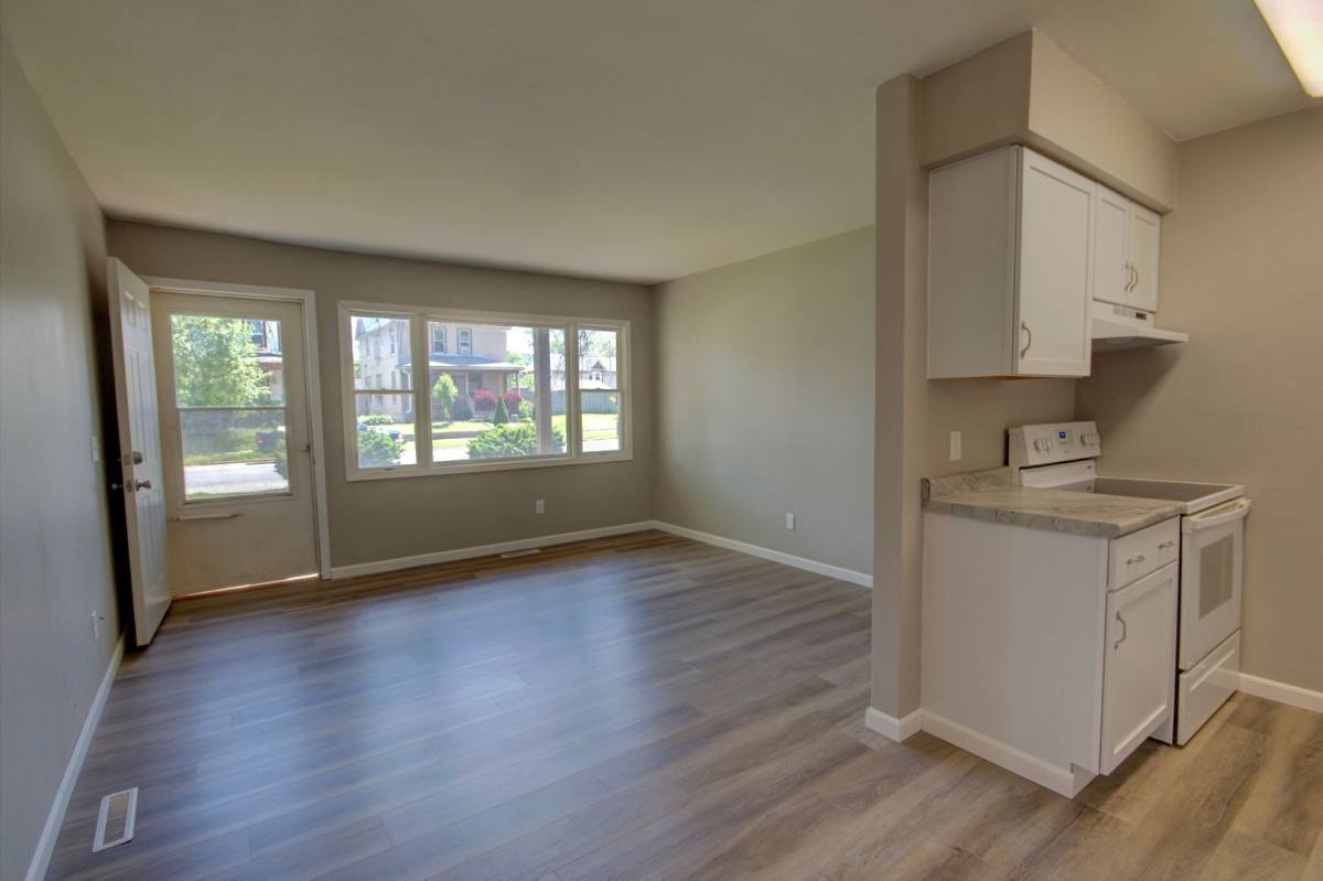 Apartment for rent at 614 E 15th St, Davenport, IA 52803