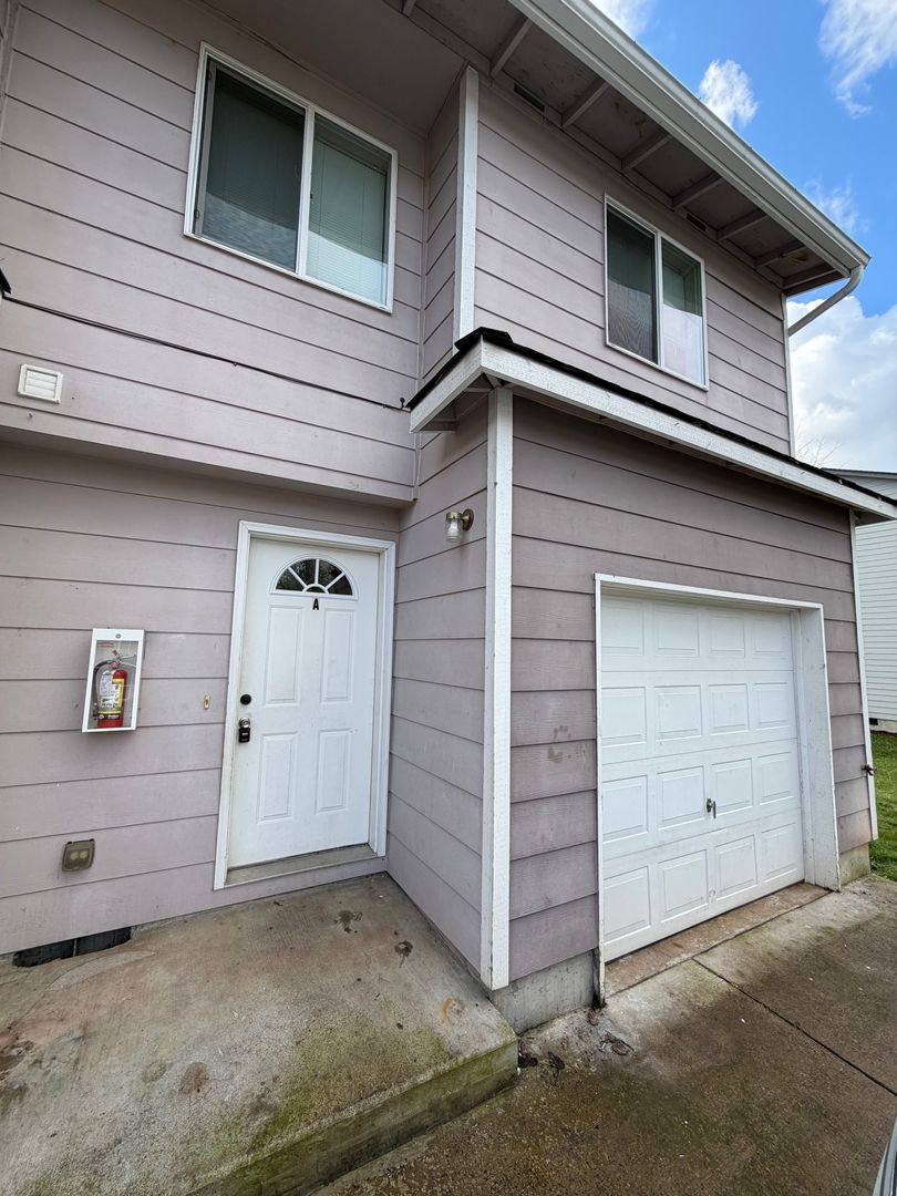Apartment for rent at 4850 48th Loop, Sweet Home, OR 97386