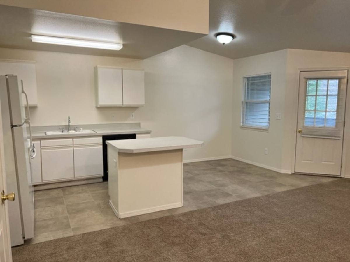 Townhouse for rent at 1301 SE Ellsworth Rd, Vancouver, WA 98664