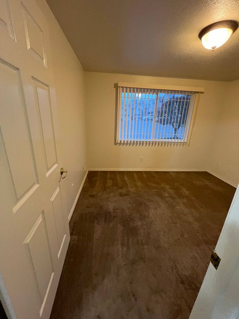 Townhouse for rent at 1301 SE Ellsworth Rd, Vancouver, WA 98664