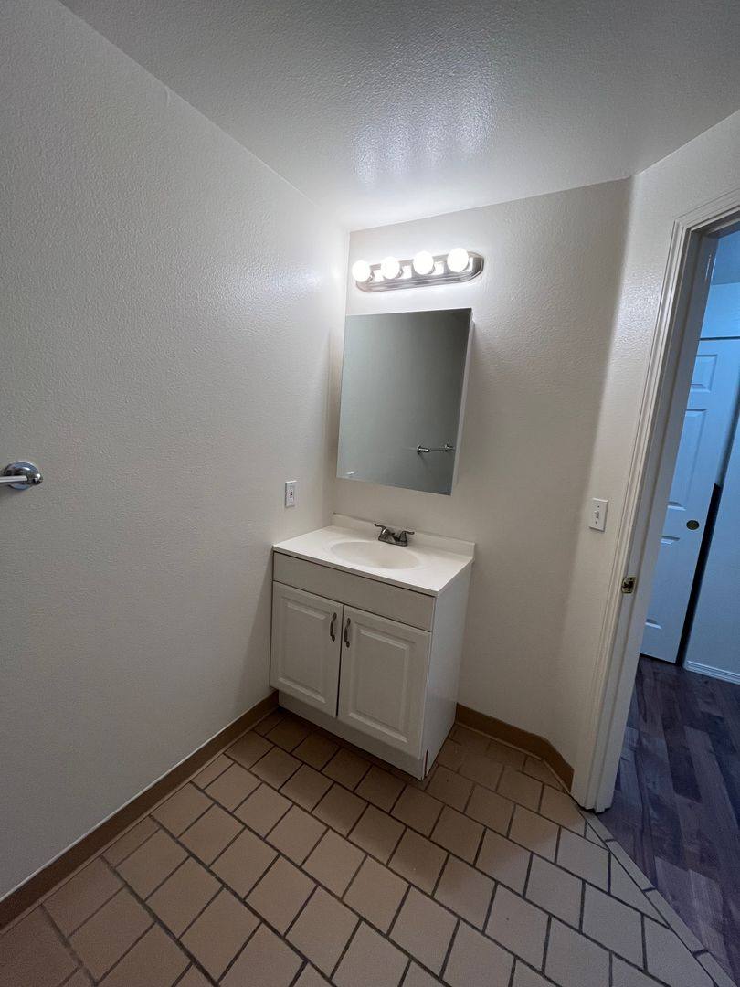 Townhouse for rent at 1301 SE Ellsworth Rd, Vancouver, WA 98664