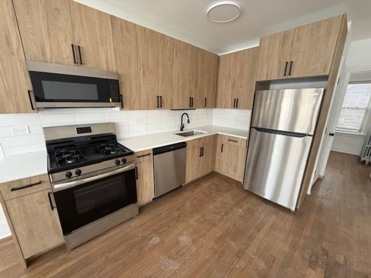 Apartment for rent at 6310 N Artesian, Chicago, IL 60659