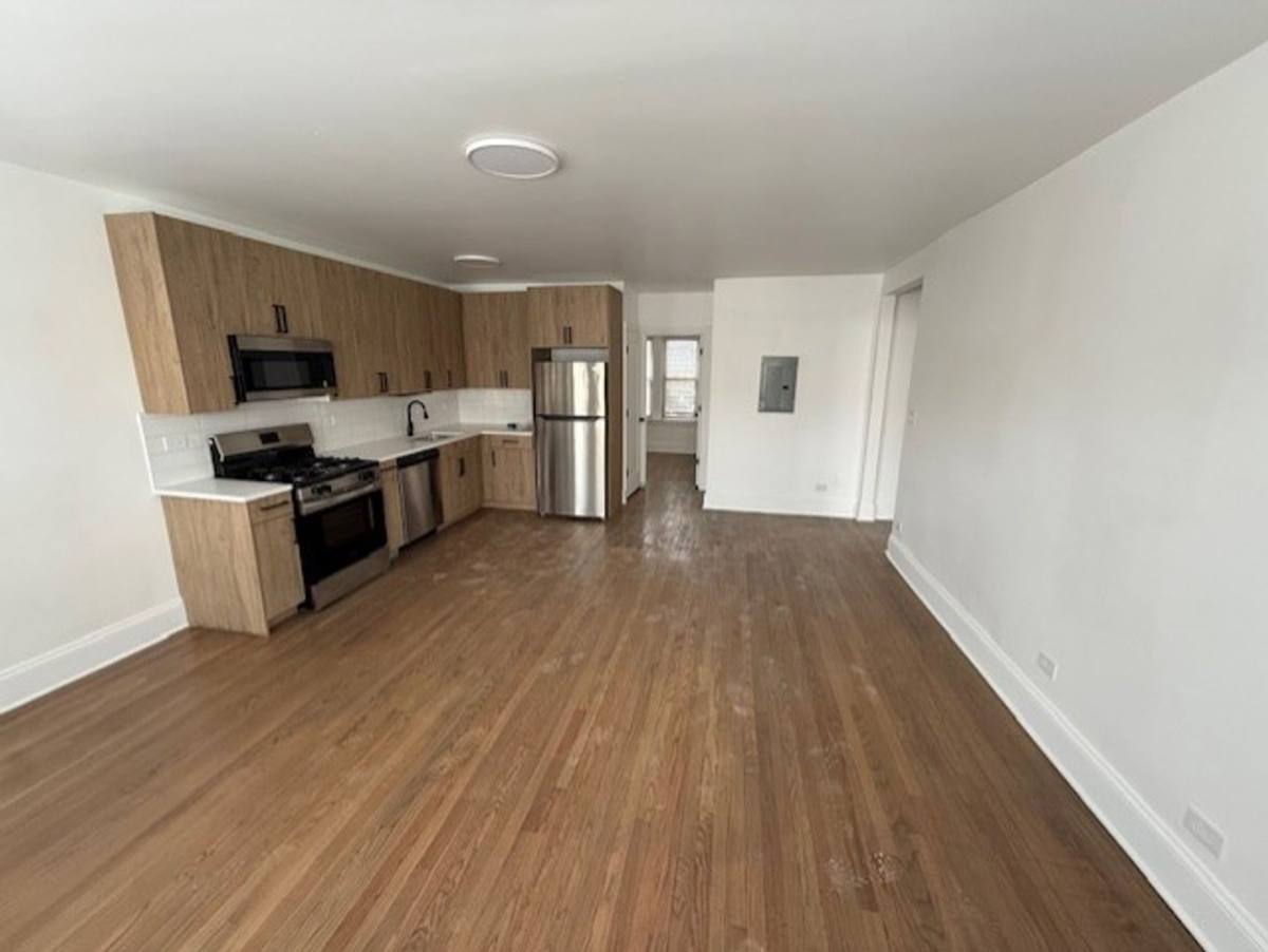 Apartment for rent at 6310 N Artesian, Chicago, IL 60659