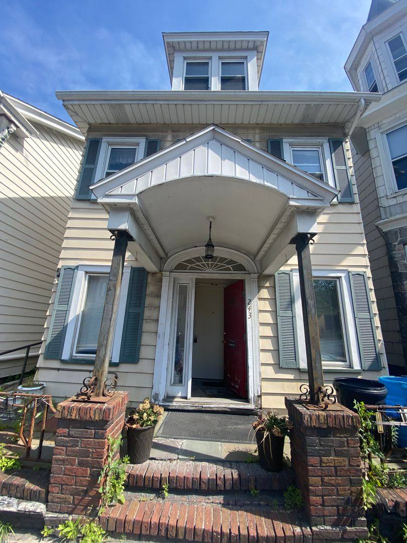 Apartment for rent at 243 E Broad St, Tamaqua, PA 18252