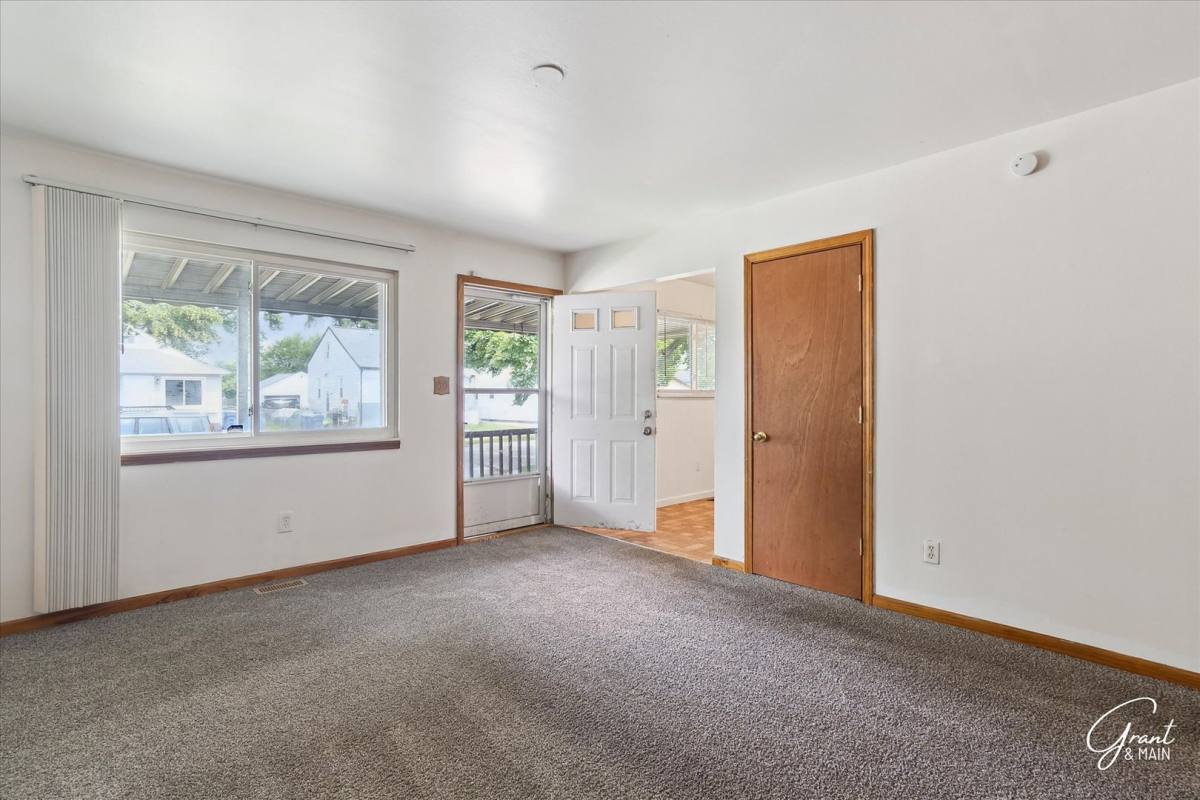 House for rent at 8684 Republic Ave, Warren, MI 48089