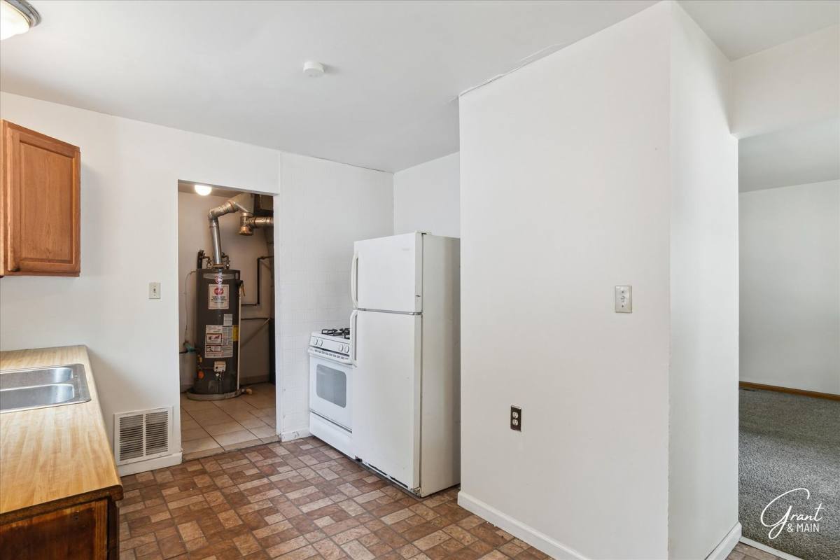 House for rent at 8684 Republic Ave, Warren, MI 48089