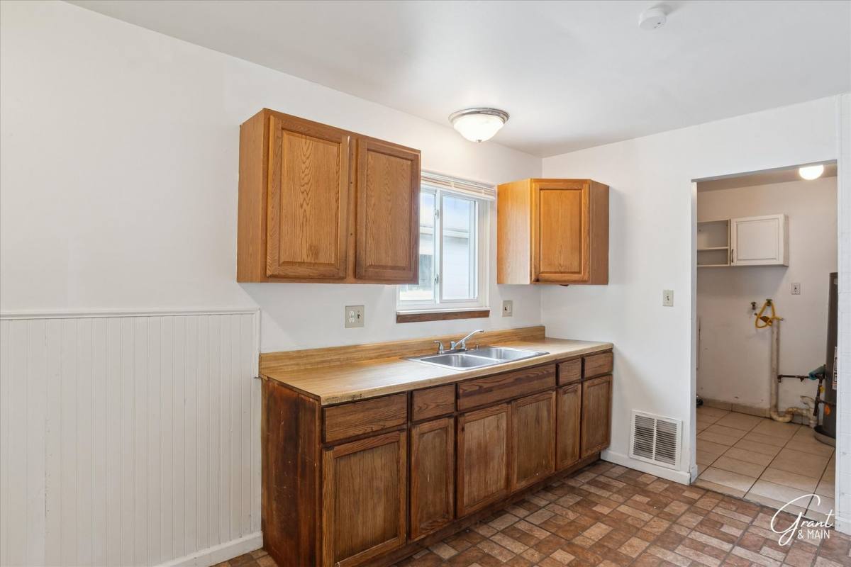 House for rent at 8684 Republic Ave, Warren, MI 48089